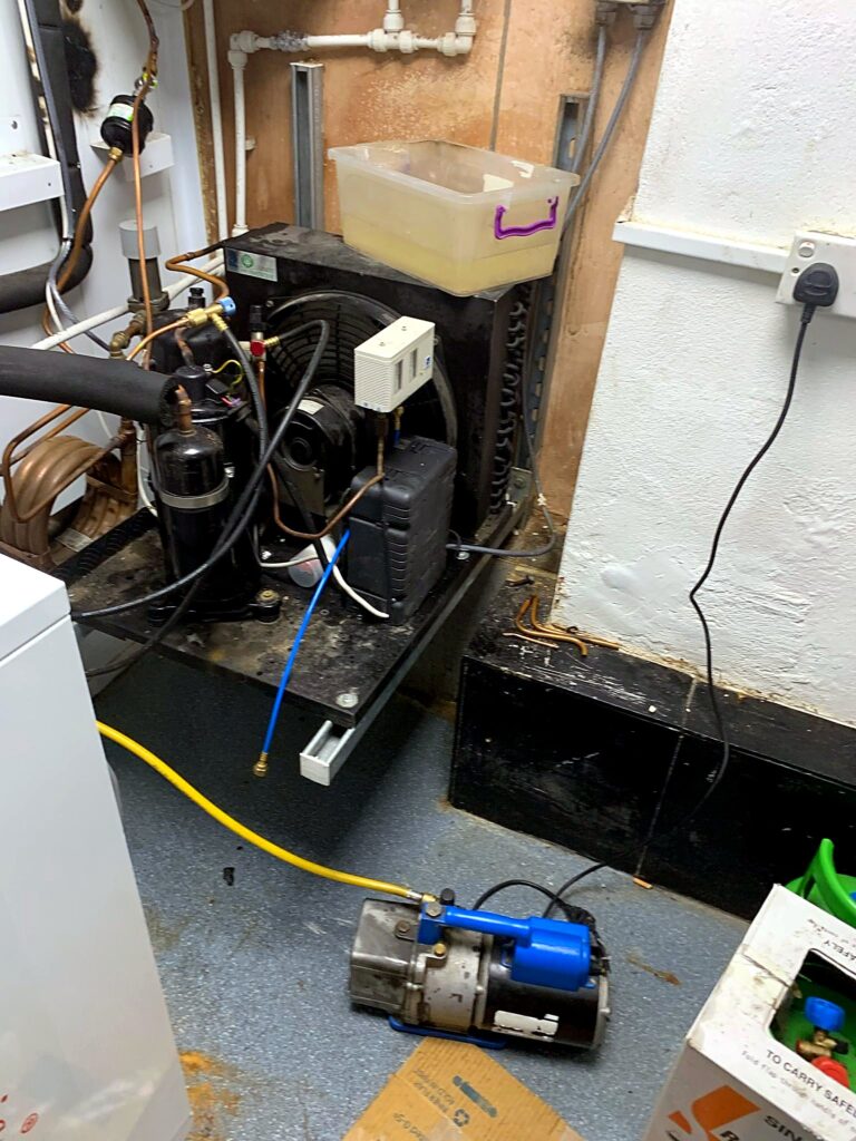 Refrigeration condensing unit with vacuum pump during installation